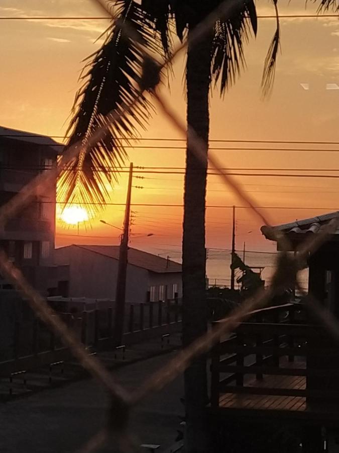 Praia de Palmas - à 50 metros do Mar Governador Celso Ramos Esterno foto