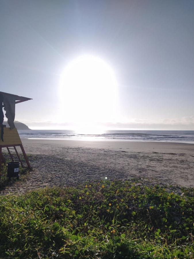 Praia de Palmas - à 50 metros do Mar Governador Celso Ramos Esterno foto