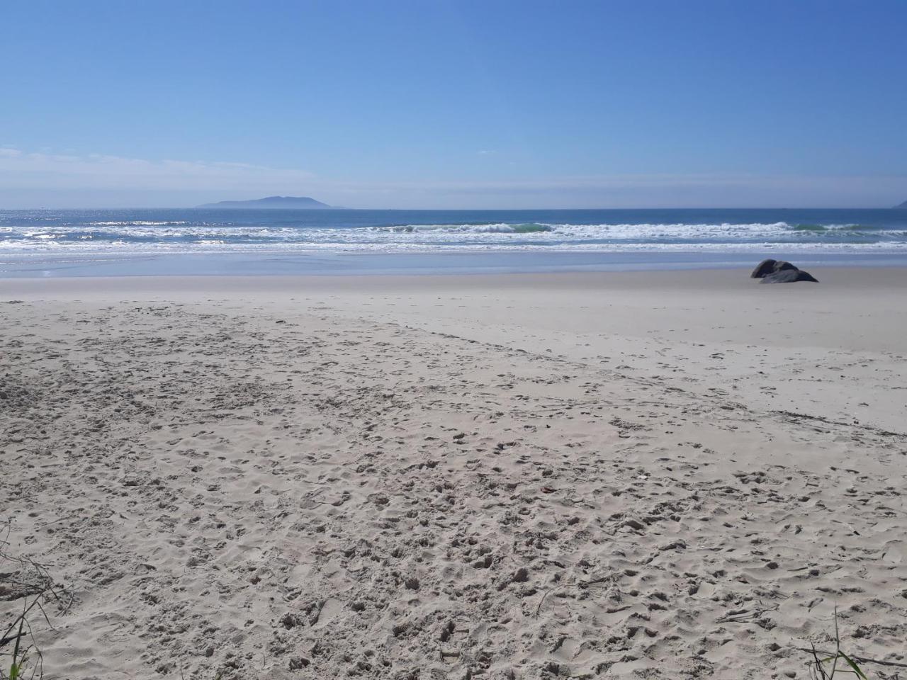 Praia de Palmas - à 50 metros do Mar Governador Celso Ramos Esterno foto