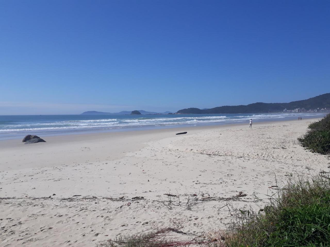 Praia de Palmas - à 50 metros do Mar Governador Celso Ramos Esterno foto